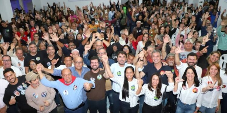 Lideranças políticas de Quissamã recebem autoridades regionais e nacionais em evento de campanha. Reprodução / Marcelo Batista
