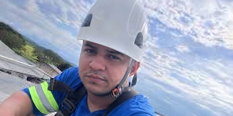 Robert Batista Carvalho Cozenço, de 28 anos, trabalhava como eletricista e sofreu o acidente durante o expediente em uma fábrica da Macuco, em Quissamã. Reprodução
