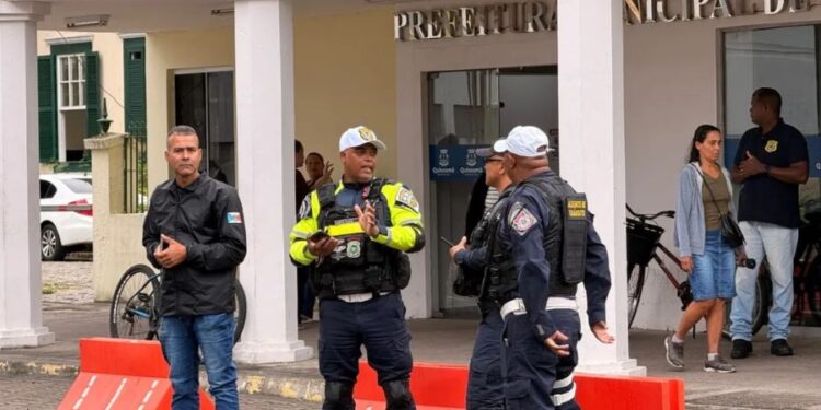 Agentes de segurança pública e controle de trânsito dos dois municípios trocam experiências. Divulgação / PMQ