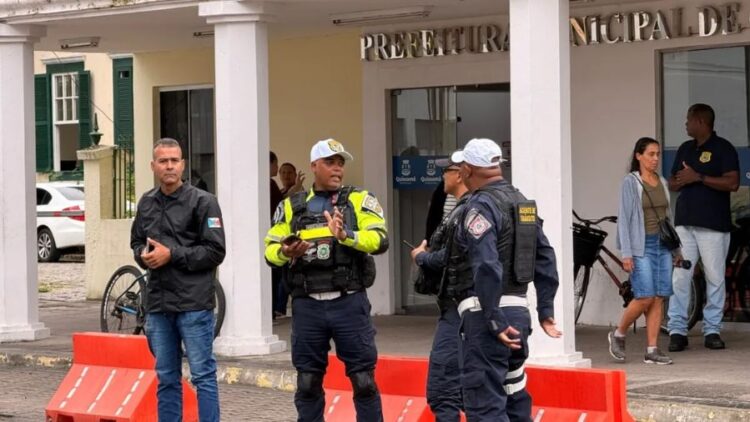 Agentes de segurança pública e controle de trânsito dos dois municípios trocam experiências. Divulgação / PMQ